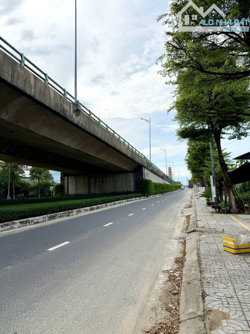 Bán nhà 2 mặt tiền đường Hoàng Thị Loan (đoạn dưới chân cầu Ngã 3 Huế) - 2