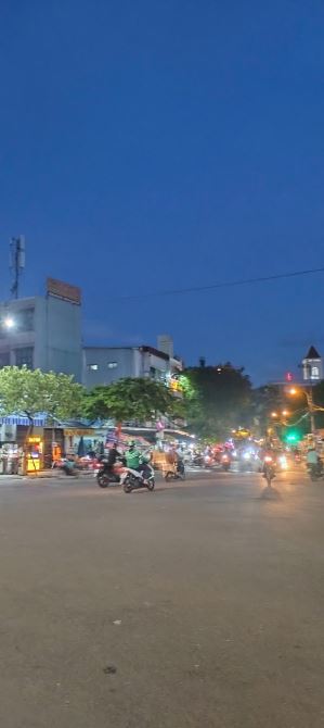 Bán đất 2 MT đường Ông Ích Khiêm. Khuôn đất còn sót lại khu trung tân.198m2.Giá:31 Tỷ - 2