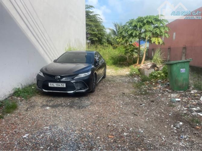 Bán đất đường An Phú Đông 03. DT : 272m2 đường xe hơi 6m gần sông Sài Gòn giá 8 tỷ - 2