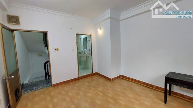 1,95 tỷ. Bán nhà 3,5 tầng tại  Chu  Văn An, Gia Viên, Ngô Quyền  Diện tích 23m , hướng db - 2