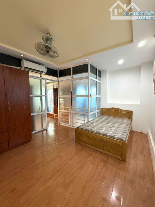 CHỈ 3.68 TỶ CÓ NGAY CĂN HỘ TẬP THỂ  ĐƯỜNG LÁNG-TT ĐỐNG ĐA-DT 130 M2- FULL NỘI THẤT - 2
