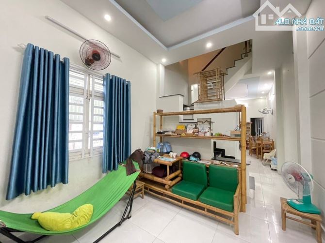 Nhà đẹp 2 tầng lô góc Linh Xuân dt 69m2 giá có hơn 4 tỷ - 2
