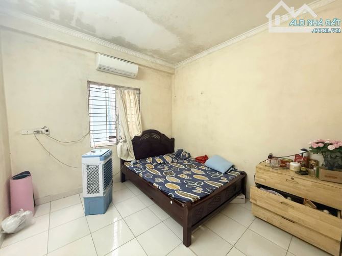 2,35 tỷ, bán nhà 3 tầng ngõ 2  Phạm Phú Thứ, Thượng Lý, Hồng Bàng  Hướng đông mát mẻ - 2