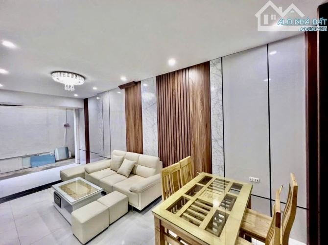 Bán nhà NGUYỄN SƠN, LONG BIÊN - 41m2 x 4 Tầng - 8.85 Tỷ (TL) - 2
