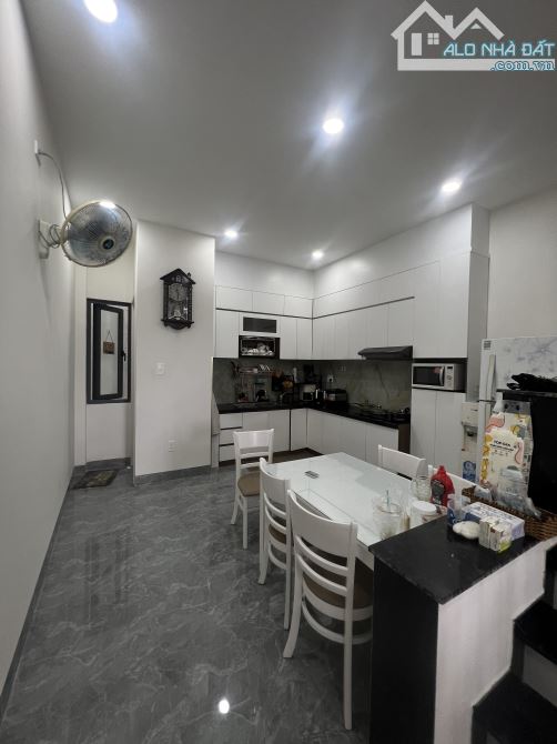 HƠN 5TY NHÀ 1 TRỆT 3 LẦU MỚI XÂY – FULL NỘI THẤT CAO CẤP – VIEW SÔNG & VINHOMES - 2