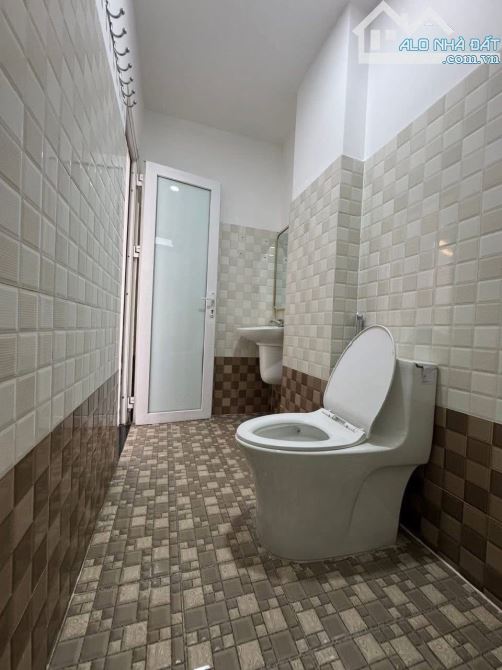 NHÀ ĐẸP 3 TẦNG 3 MÊ KIỆT HUỲNH NGỌC HUỆ SAT ĐƯỜNG FULNT - 2