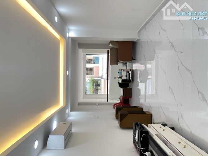 VỊ TRÍ ĐẸP MẶT TIỀN KINH DOANH ĐƯỜNG NHẬT TẢO QUẬN10-40m2-5TẦNG BTCT ĐẸP Ở LUÔN-GIÁ10,5 tỷ - 2