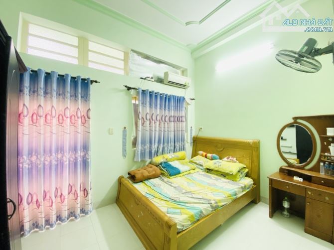 NGAY CHỢ LÝ THƯỜNG KIỆT - 3 TẦNG BTCT - 5PN 5WC - HẺM BA GÁC THÔNG THOÁNG 4*10m 4.2Tỷ - 2