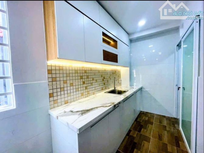 NHÀ SỔ HỒNG RIÊNG Q7 GẦN CHỢ PHÚ THUẬN 2PN,2WC CHỈ NHỈNH 2TỶ - 2