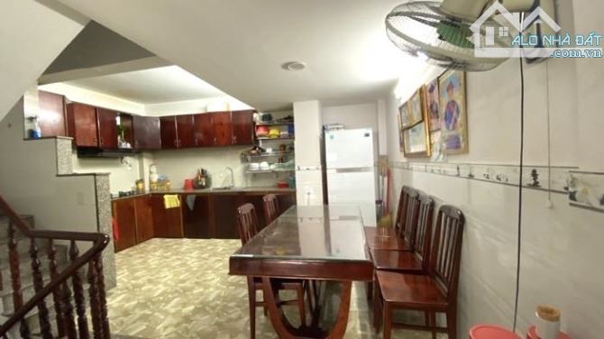 Nhà 5 Tầng hẻm 6m gần đường HÀ HUY GIÁP, Diện tích 117m2 (5 x 24), gần trường CĐ Điện Lực. - 2