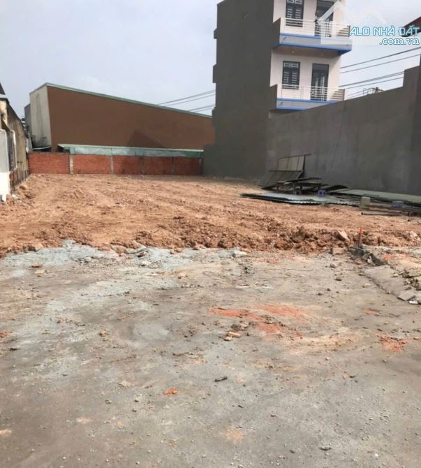 BÁN MẶT TIỀN DT 743 GẦN TTYT DĨ AN, DT 715M2 NGANG 15M, TIỆN LÀM KHO XƯỞNG, SHOWROM, 23TI - 2