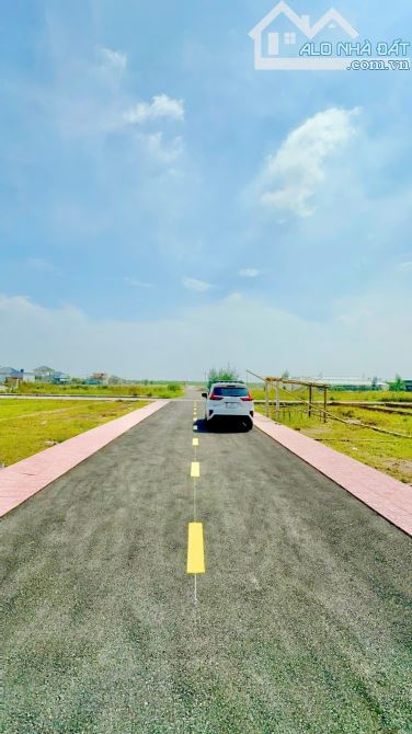 TRỤC CHÍNH HƯỚNG BIỂN - 400m RA BÃI TẮM - 85m2 - GIÁ CHỈ HƠN 2 TỶ - 2