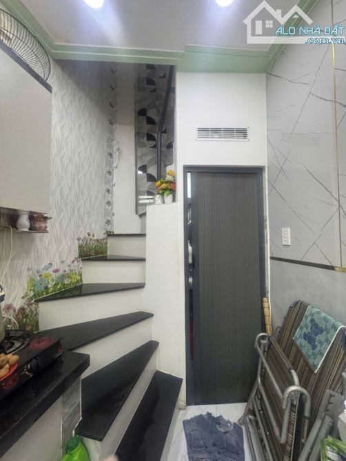 Nhà đẹp gần chợ Phú Lâm (Q6) - Ngang khủng 5.6m - 2PN 2WC - SHR - 2