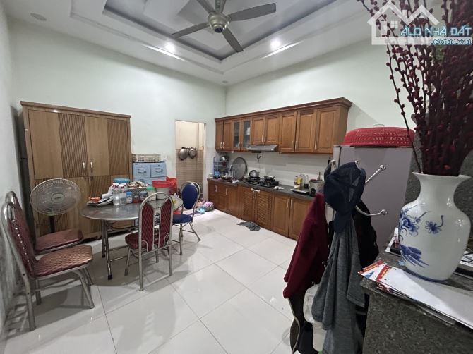 BÁN NHÀ TÂN PHÚ HẺM XE HƠI TÂN QUÝ 3 TẦNG 74M2(4❌️18.5)m GIÁ 7.x TỶ - 2