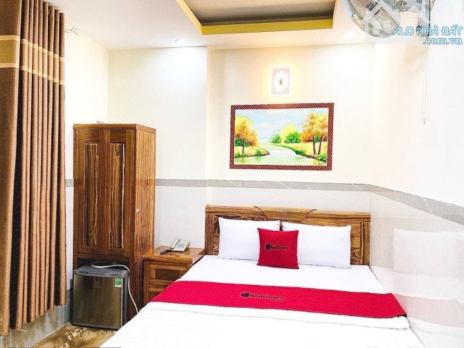 Bán khách sạn Tân Bình - Khu K300 - 7 tầng có hầm - doanh thu ổn định - 2