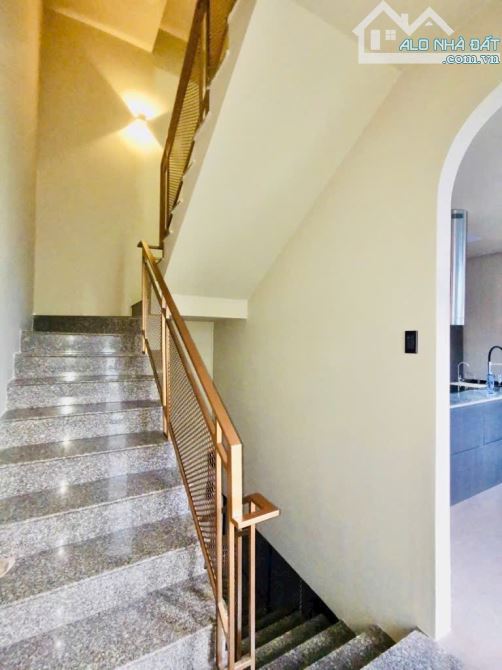 🔥 MẶT TIỀN LÔ GÓC TÂN CẢNG – GẦN LANDMARK 81 – 40M² (4x10) – 4 TẦNG BTCT – DÒNG TIỀN 45TR - 2