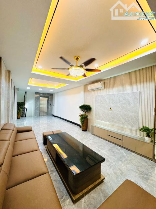 Bán nhà 60m2 x 7 tầng Phố Trạm, Long Biên, ngõ ô tô kinh doanh tốt - 2