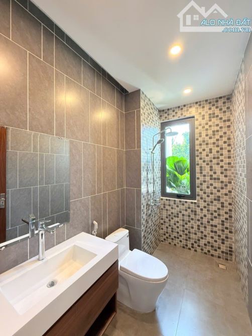 Nhà 3 lầu hẻm 19/5 , góc 2mt, trước nhà đường qh 24m, cách 19/5 chỉ 30m - cách Mai Thị Lựu - 2
