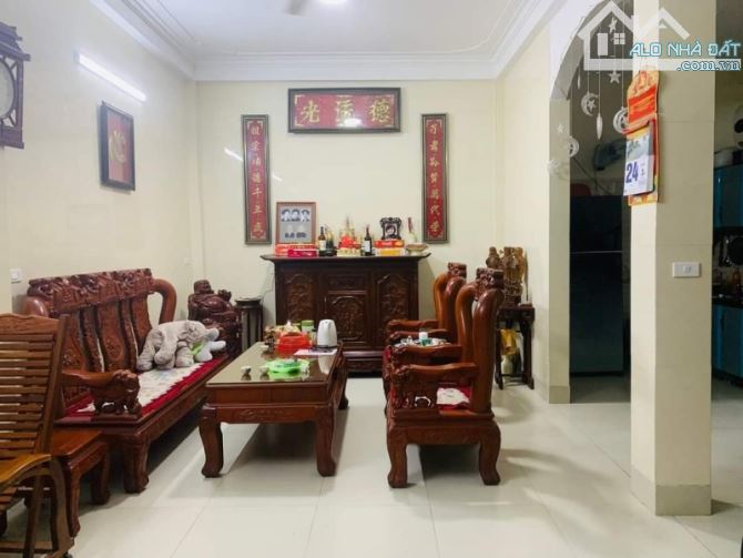 Bán nhà  Ngô Gia Tự,Long Biên 3 tầng,50m2 ,Mt6.6m gần phố nhỉnh 7 tỷ - 2