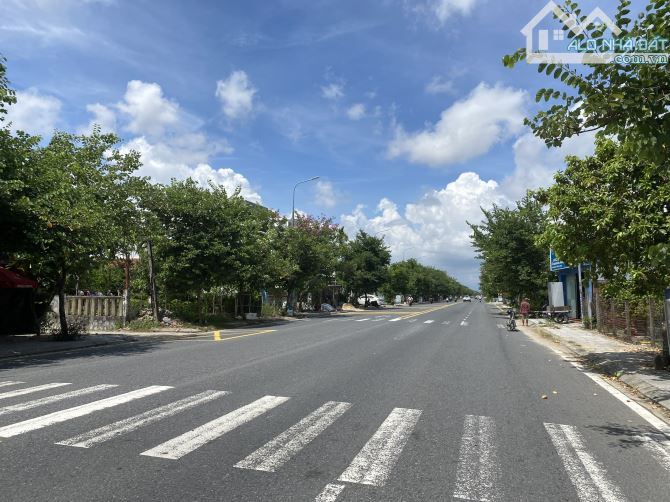 Bán lô đất 341,2 m2; mặ tiền đường Nguyễn Tát Thành - Hội An - 2