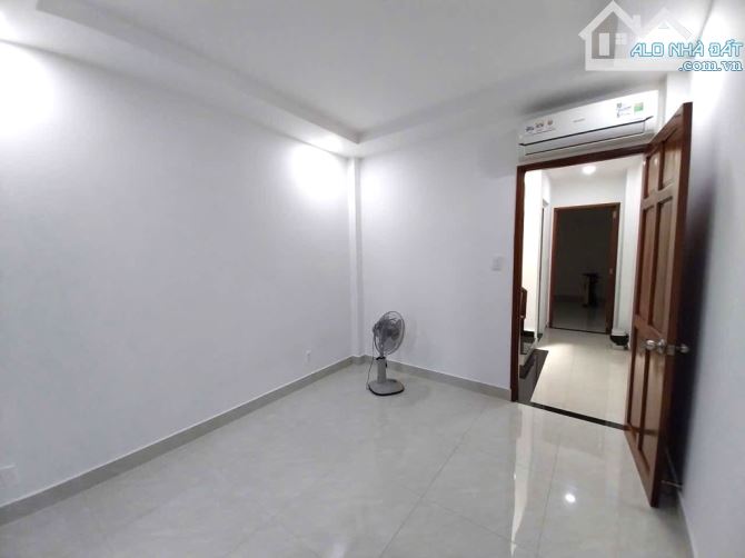 THỊ TRẤN NHÀ BÈ, 60M2, CHỈ 4,3 TỶ, NHÀ ĐẸP 3 TẦNG HẺM ÔTÔ ĐỖ CỬA, GẦN CẦU PHÚ XUÂN. - 2