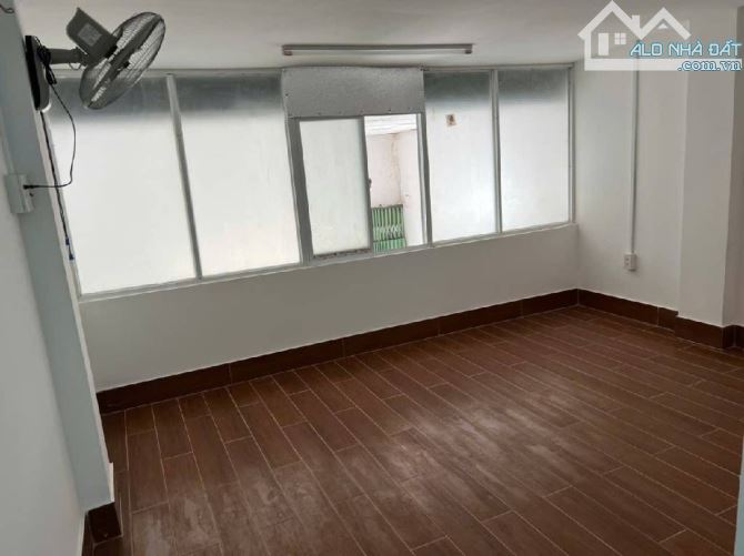 B.ÁN NH.À CHÍNH CHỦ TRANG BÌA - TRUNG TÂM QUẬN 5 - CÁCH MẶT TIỀN ĐƯỜNG 100M - DÒNG TIỀN 14 - 2