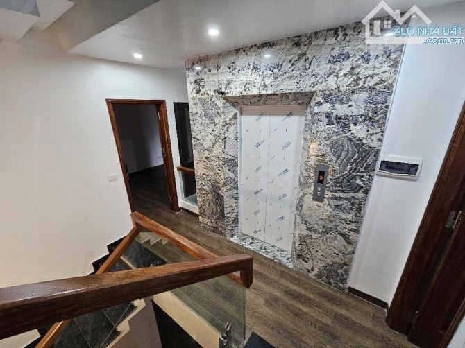 BÁN NHÀ GẦN KHAI SƠN CITY 105M2, GARAGE Ô TÔ, THANG MÁY, NỞ HẬU,Ở VÀ LÀM VĂN PHÒNG TỐT - 3