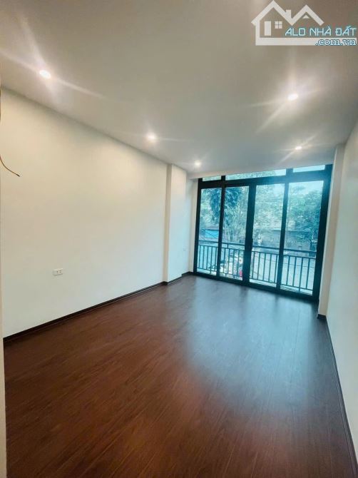 Bán nhà mới tinh tại cầu bươu Thanh Trì ,ô tô ngủ trong nhà .thiết kế hiện tại đại ,nhiều - 3