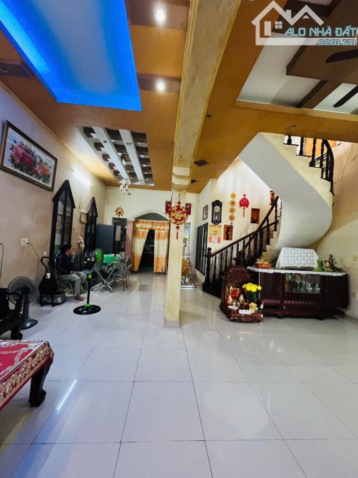 NHÀ ĐẸP NHƯ BIỆT THỰ 7 x 28M, 3 TẦNG, 7PN, Ô TÔ NGỦ SÂN, NGAY NGUYỄN DUY TRINH, CHỈ 9 TỶ - 3