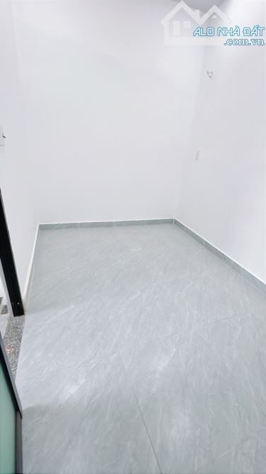 CÁCH MẶT TIỀN 50m - NHÀ MỚI 2 TẦNG TẠI BẾN VÂN ĐỒN F5 Q4 - 3