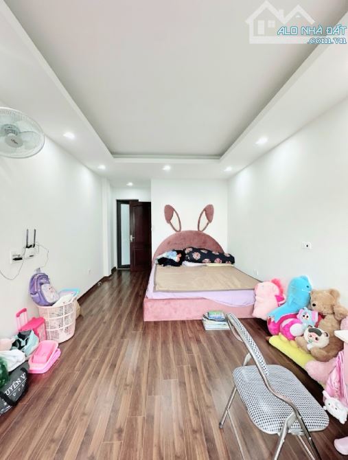 NHÀ ĐẸP VÕ THỊ SÁU 35M-3 NGỦ -FULL NỘI THẤT -NGÕ XE BA GÁC ĐỖ CỬA - 3