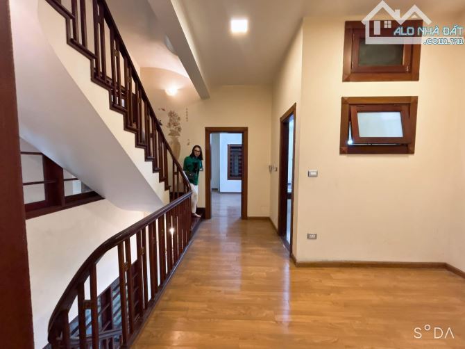 Biệt thự 132m2 MT7.2m Phố Cầu Giấy-4 Tầng Rộng Rãi,Ô Tô Đỗ Cửa Gần Phố,Kinh Doanh Đẹp - 3