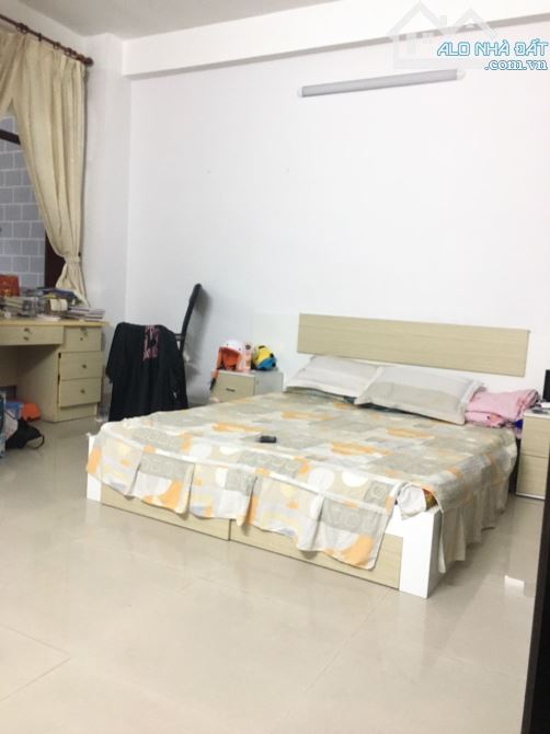 Bán nhà 2 tầng đường Trường Chinh dt: 198m2, giá chỉ 6,3 tỷ, - 3