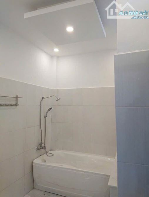 Bán Nhà Mặt tiền Kinh Doanh - Quang Trung Gò Vấp - 127m² - 4 tầng 4.1 x 27m 11.5 tỷ. - 3