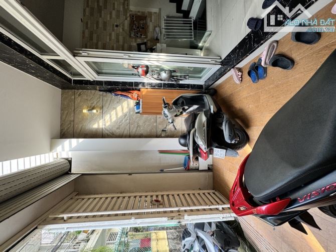 DTSD:183M2, NHÀ 4 TẦNG, NỞ HẬU,KHU VIP, HXH NGUYỄN ĐÌNH CHÍNH,P15(P, CẦU KIỆU) CHỈ 9.8 TỶ - 3
