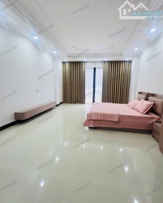 BÁN NHÀ HOÀNG QUỐC VIỆT 60m2. 2 THOÁNG + THANG MÁY - GARA Ô TÔ + Ô TÔ TRÁNH - 3