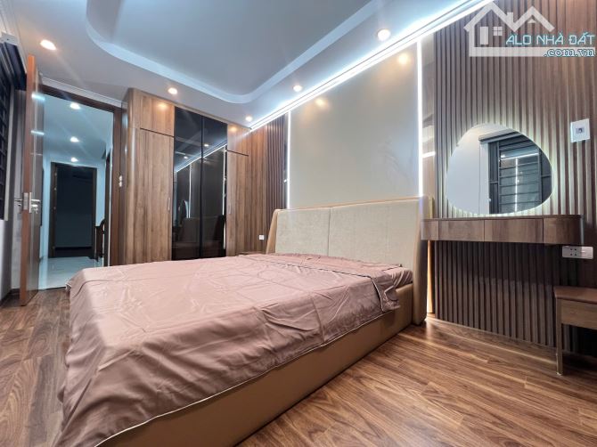 Căn góc gần siêu thị Aeon Mall, cầu Vĩnh Tuy. 46m*5tầng*6ngủ*full nội thất, ở ngay. - 3