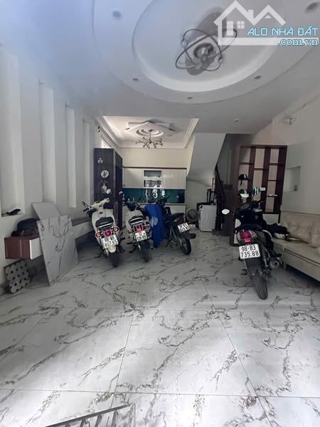 BÁN NHÀ TRUNG TÂM CẦU GIẤY 43M 15M RA Ô TÔ TRÁNH 11 TỶ - 3