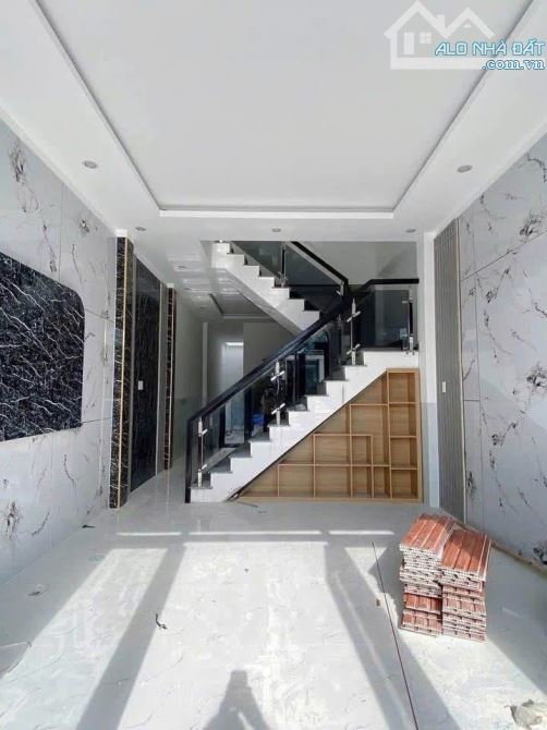 Chủ Ngộp hạ giá 100 Triệu - Nhà lầu SỔ RIÊNG vị trí TT giáp Bửu Long chỉ 10p di chuyển - 3