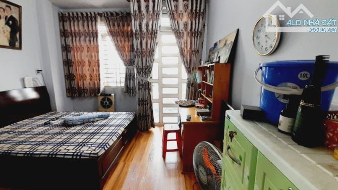 GẦN CV LÀNG HOA - XE HƠI ĐẬU SÂN - 60M2 ( 4 X 15 ) - 4 TẦNG - 4 PN. - 3