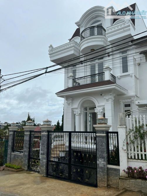 Bán biệt thự hoàn công  A4 khu QH An Sơn  -  P4 Đà lạt . Gía 19.8 tỷ - 144m2 - 2