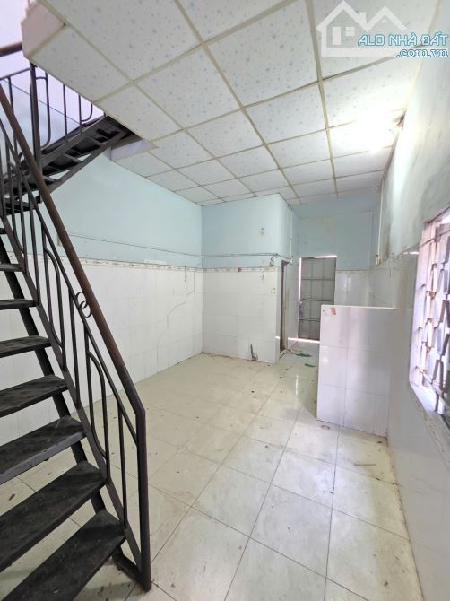 2Tỷ750__103m2 🔥👉 Mua 1 được 2, Nhà Kế bên Chợ Dĩ An 1__hẻm ba gác gần Trần Quang Khải - 2