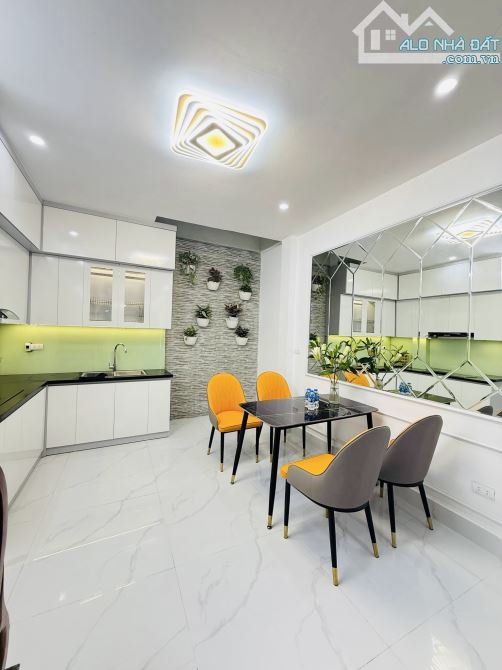 NHÀ ĐẸP LƯƠNG SỬ - VĂN MIẾU - ĐỐNG ĐA - GẦN Ô TÔ TRÁNH - Ở NGAY - 3