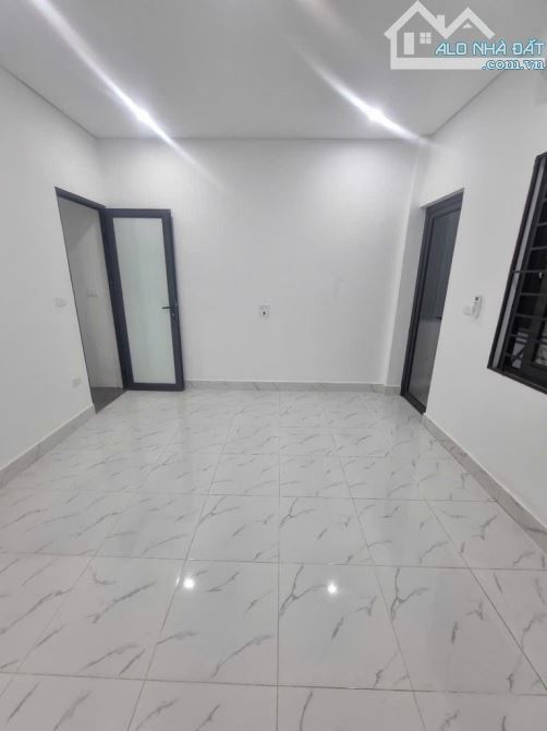 32m2 x 3 ngủ, Trần Khát Chân ,Ở ngay ,Giá Tốt ,Gần phố ngõ vào rộng thoáng , thông tứ tung - 3