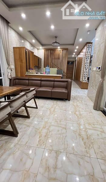 Biệt Thự Mặt Tiền - Đường CONTAINER  - DT: 17x60- Ngay Coopmart Nguyễn Ảnh Thủ - Tô Ký. - 3