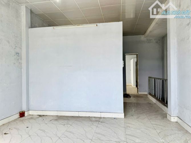 Bán nhà 2 mặt tiền đường Hoàng Thị Loan (đoạn dưới chân cầu Ngã 3 Huế) - 3