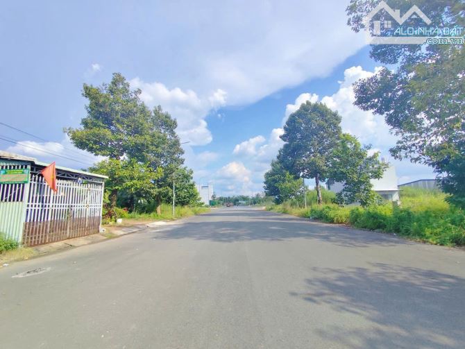 Nền sạch đẹp, vị trí sáng  BÁN NỀN ĐẸP 100m2 - MẶT TIỀN LỘ LỚN 28M - ĐƯỜNG A4 KDC TÂN PHÚ - 3