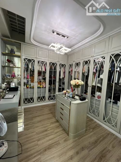 NHÀ SIÊU VIP CÓ HẦM  ÔTÔ VÀO NHÀ NGAY CHỢ HÒA BÌNH TRẦN TUẤN KHẢI Q5 – 7 TẦNG TẦM 17 TỎI - 3