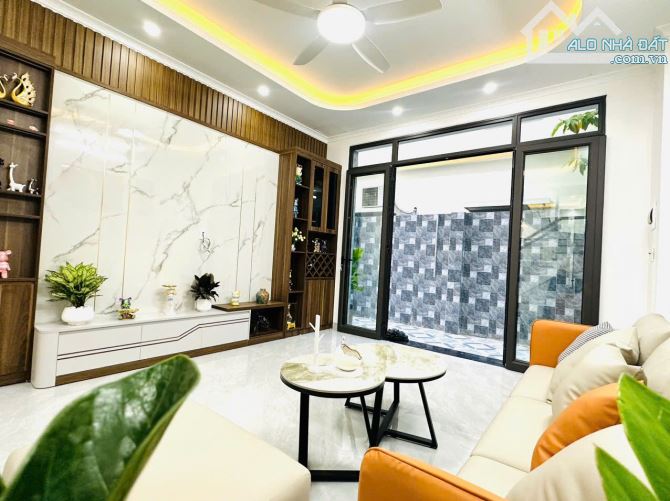 🅾️ Bán Nhà 4 tầng, xây mới tại Đồng Thiện. sân chung rộng 70m, sau 1 nhà mặt đường,🚘 đỗ - 3
