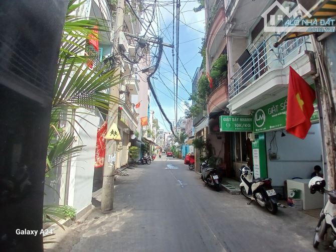 Cần bán gấp căn nhà Lạc Long Quân, p11, Tân Bình, Hồ Chí Minh. 101M2, NỞ HẬU - 3